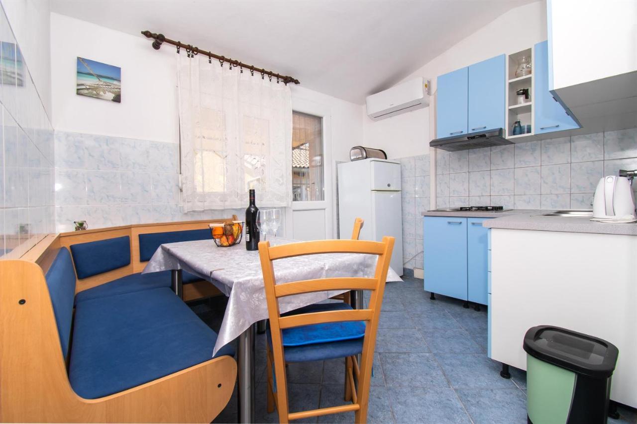 Apartments Dijana Pakoštane Eksteriør bilde